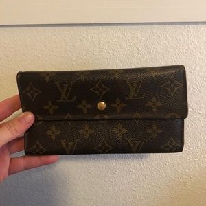 Authentic Louis Vuitton International Wallet
